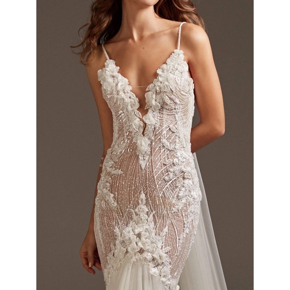 Wedding dress new size 10 - Picture 3 of 7